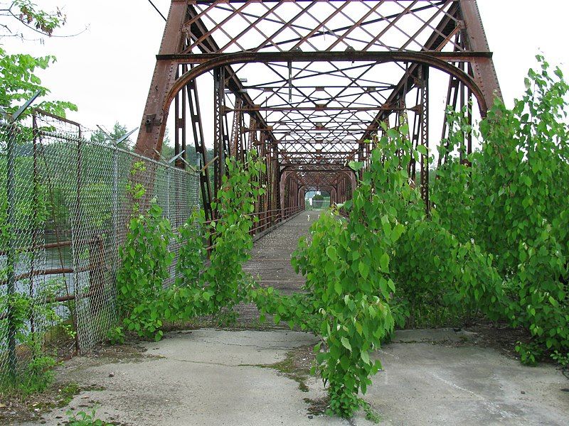 File:Hooksett Village Bridge.jpg