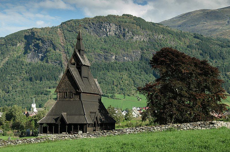 File:Hopperstad stavkirke, 2016-1.jpg