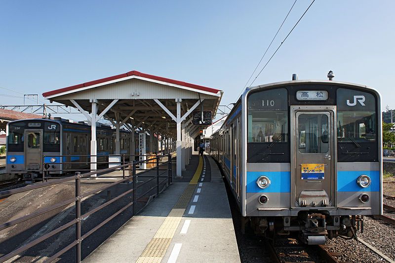 File:Kotohira Station09n4410.jpg