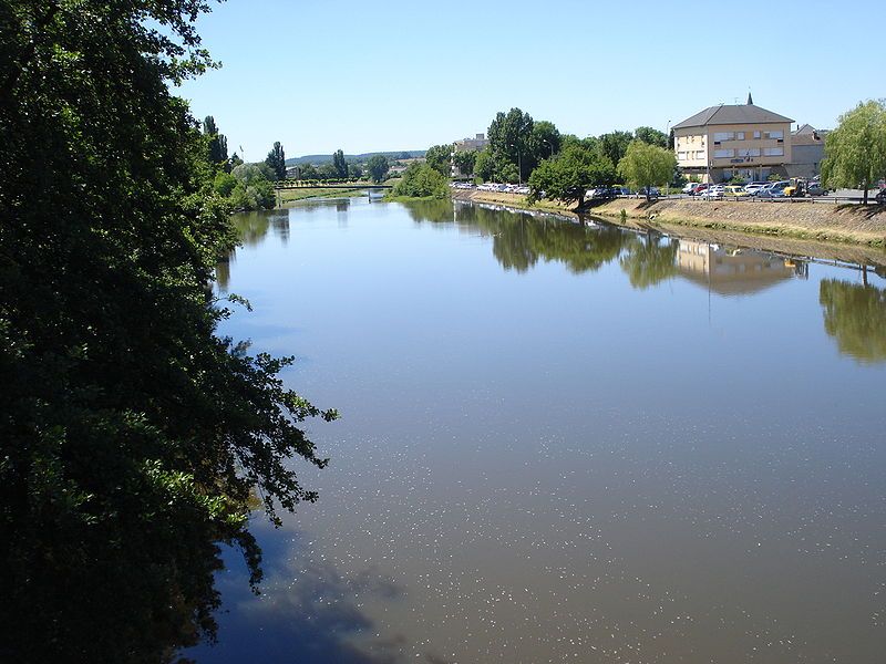 File:L'Arroux à Gueugnon.JPG