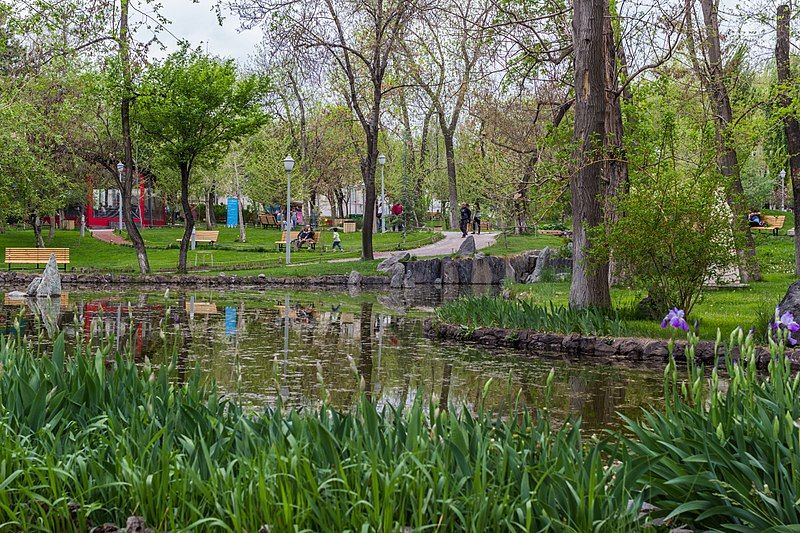 File:Lovers' Park.jpg