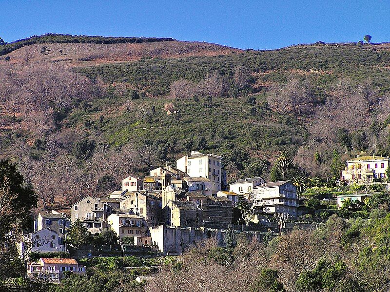 File:Lucciana-village.jpg