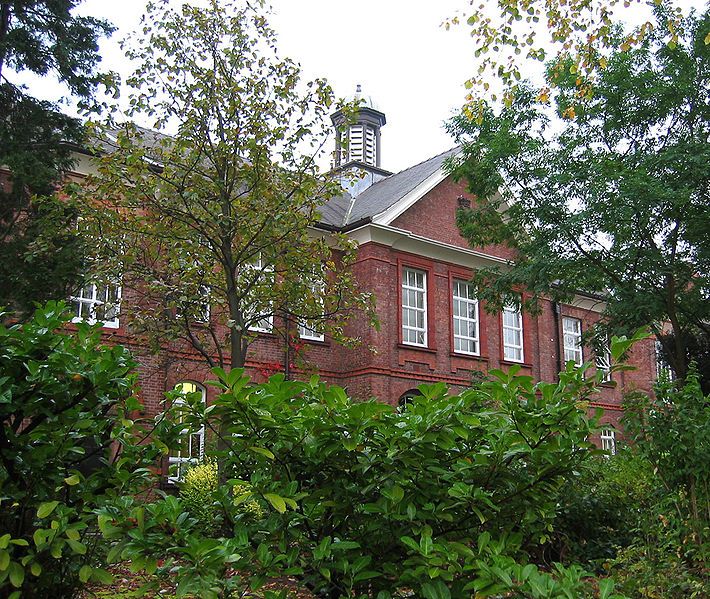 File:Malbank School Nantwich.jpg