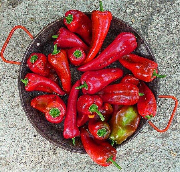 File:Peppers-pan-S-1024x976.jpg