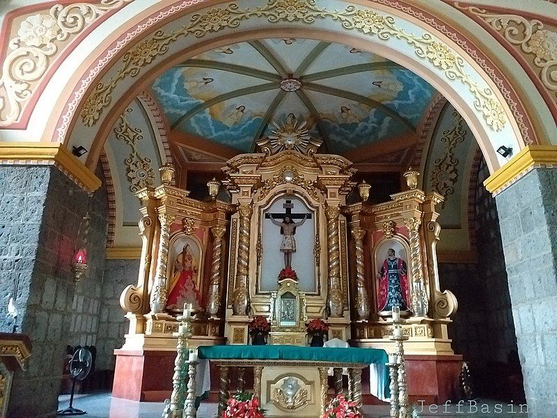 File:Pililla Church altar.jpg