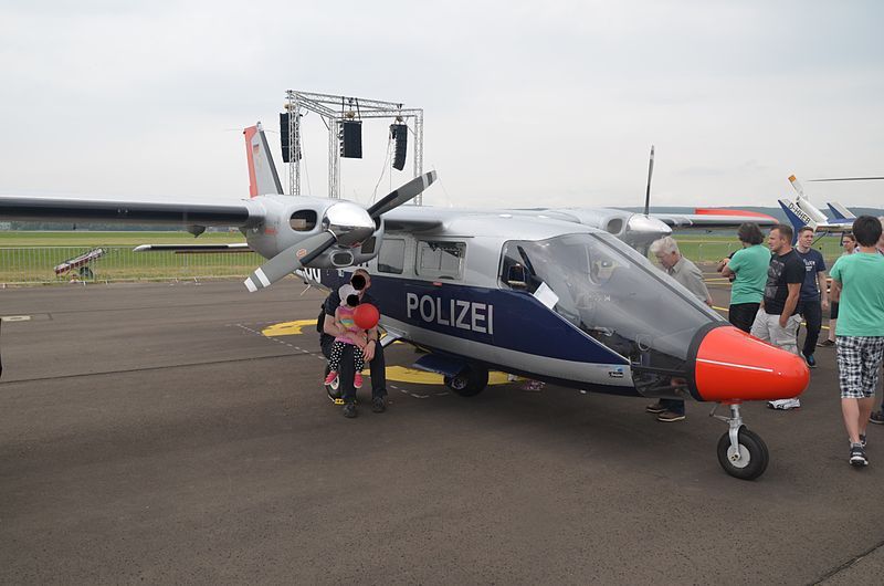 File:PolizeiflugzeugHessen.jpg