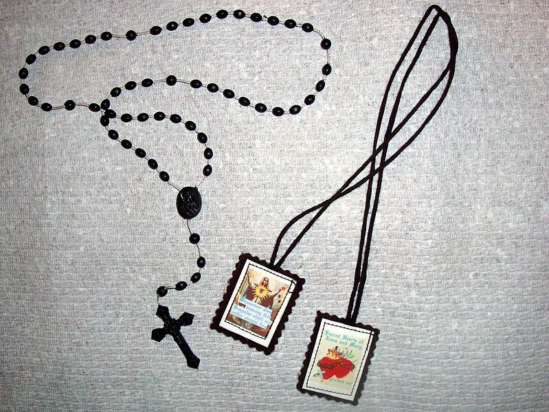 File:Rosary&scapular.jpg