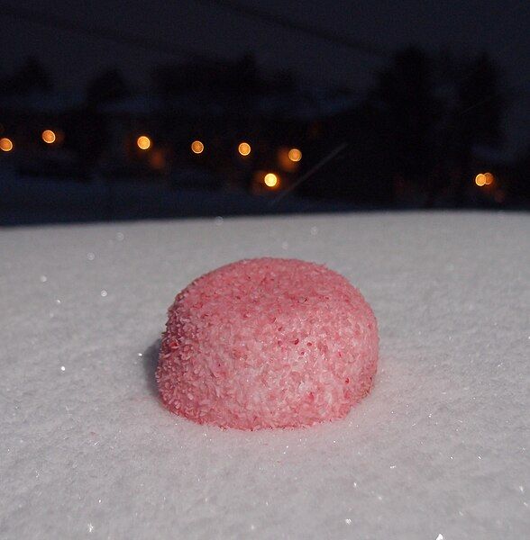 File:Snoball in Snow.JPG