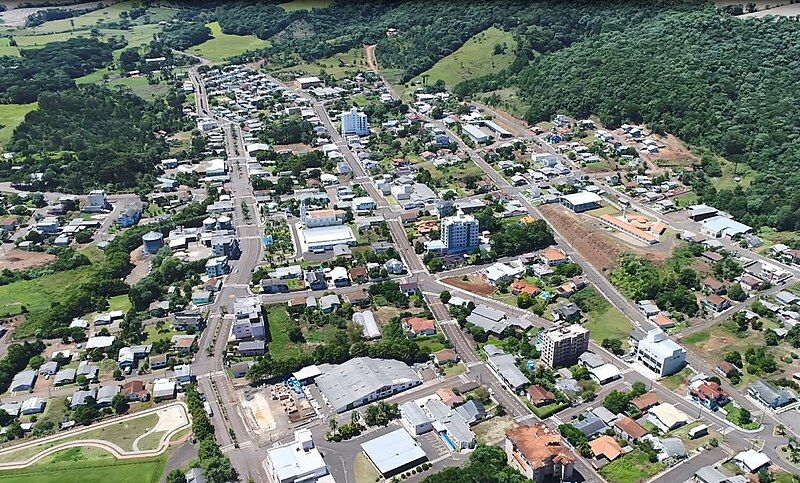 File:Vista Aérea Vargeão.jpg