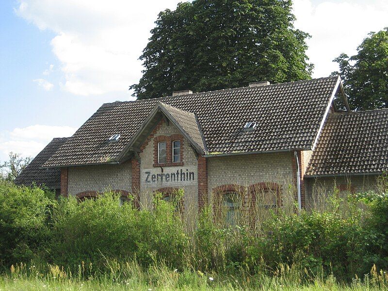 File:Zerrenthin-Bahnhof-IMG 1352.JPG