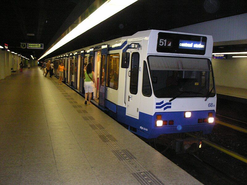 File:Amsterdam sneltram.JPG