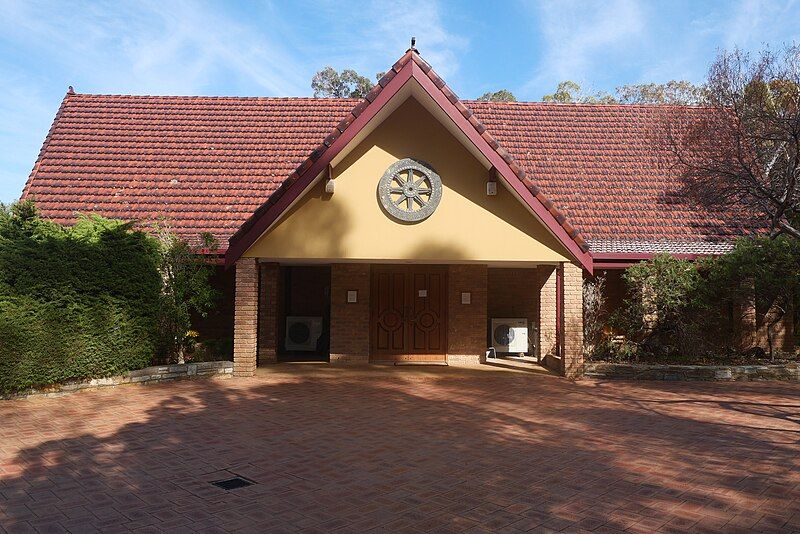 File:Bodhinyana Meditation Hall.jpg