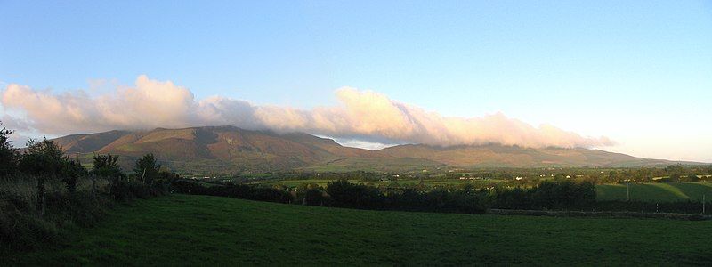 File:Comeragh Mountains.jpg