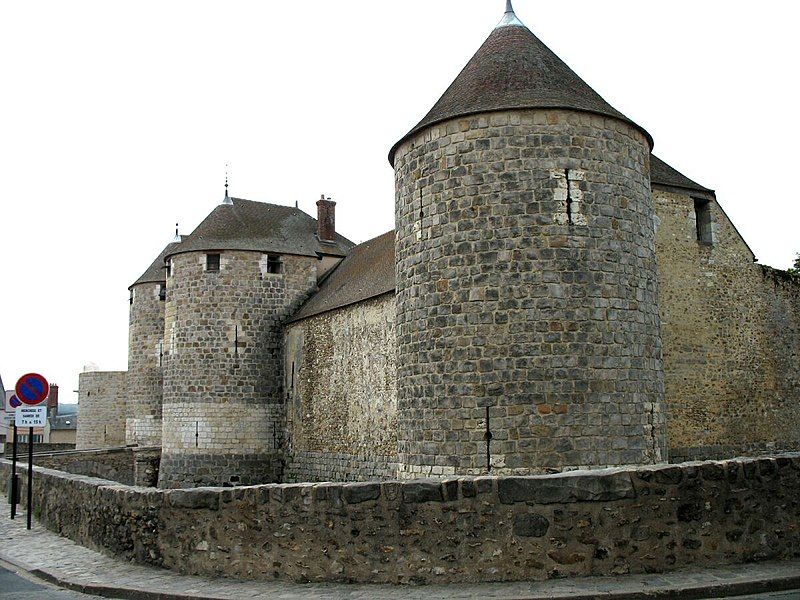 File:Dourdan walls gate.jpg