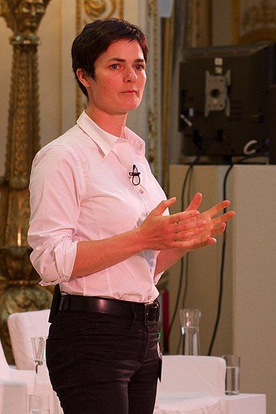 File:Ellen-McArthur (1).jpg