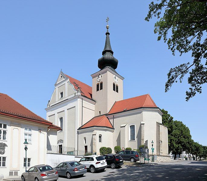 File:Ernstbrunn - Kirche.JPG