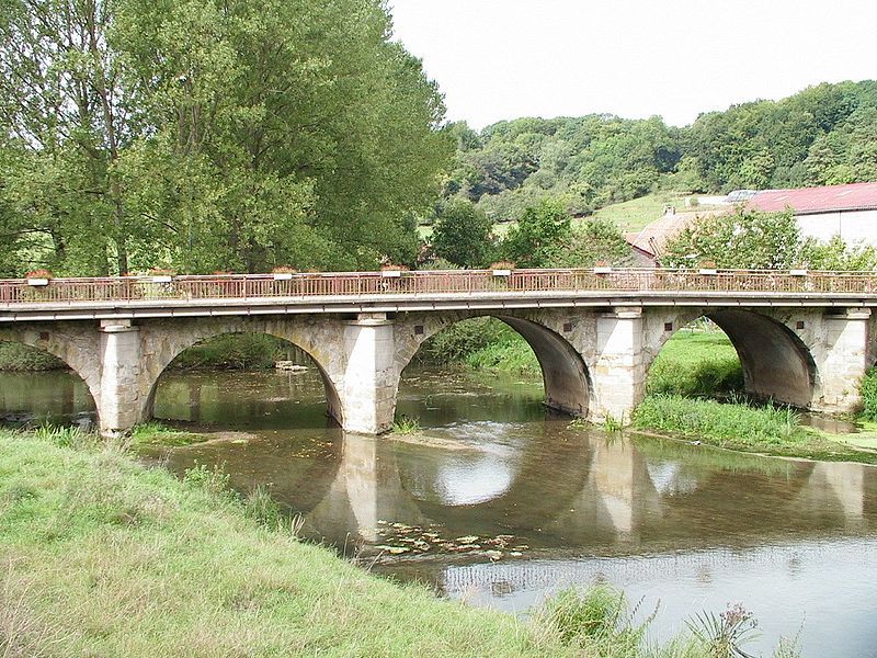 File:FR-88-Pompierre-pont-Mouzon.JPG