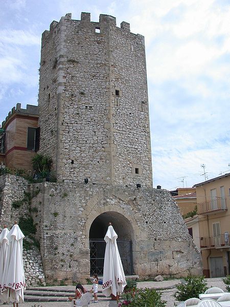 File:FormiaCastelloneTorre.jpg