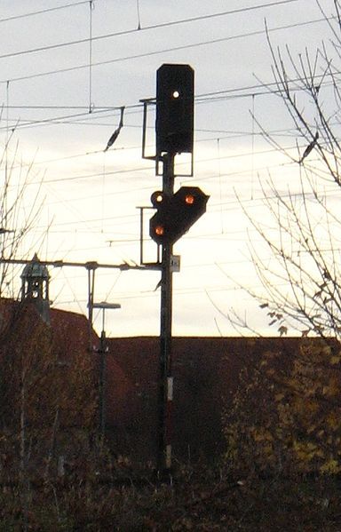 File:GermanRailwaySignalling1.jpg