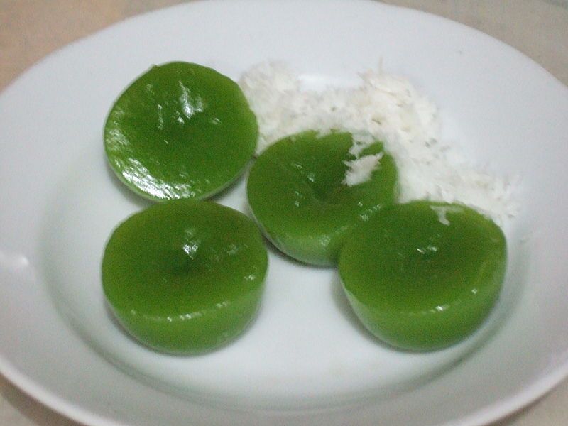 File:Kue lumpang.JPG