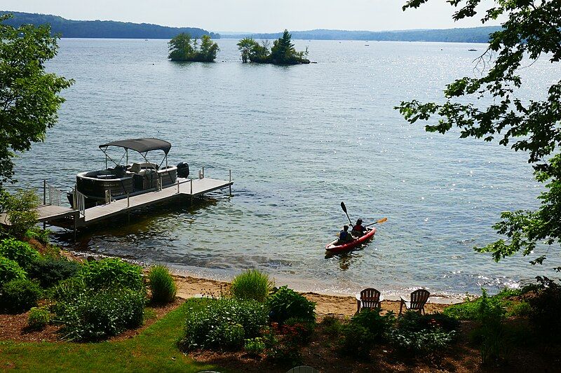 File:Lake Winnisquam P1020242.jpg