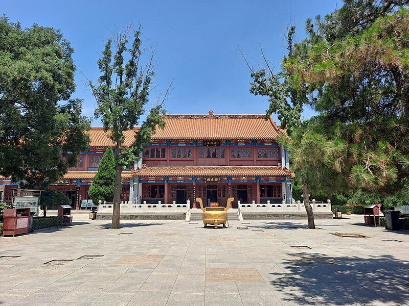 File:Linji Temple 2.jpg