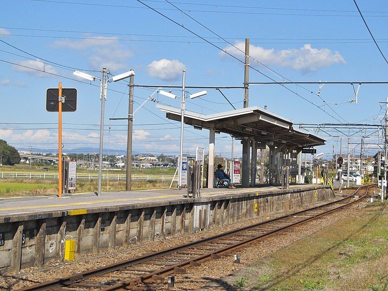 File:MT-Takemura Station-Platform.jpg