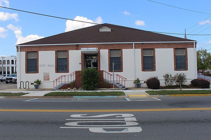 File:Marianna City Hall.jpg