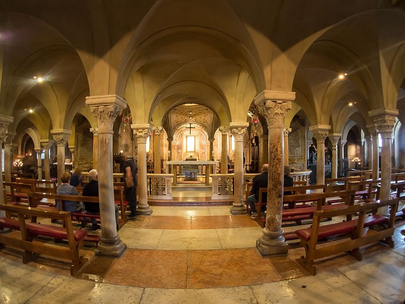 File:Modena Cathedral inside2.jpg