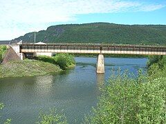 Outlet of Revelelva in Ranelva with the railway above