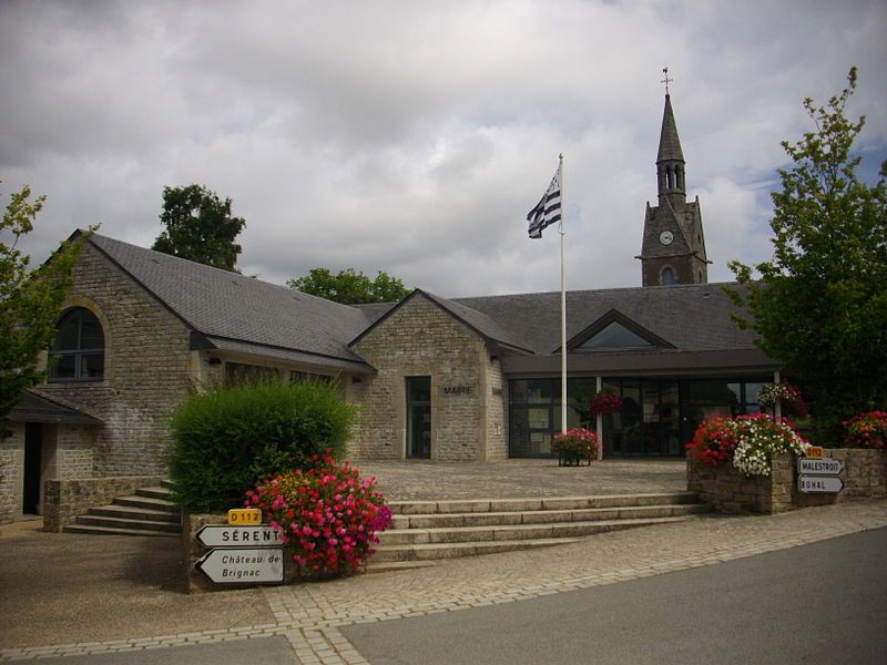 File:Saint-Guyomard - mairie.JPG