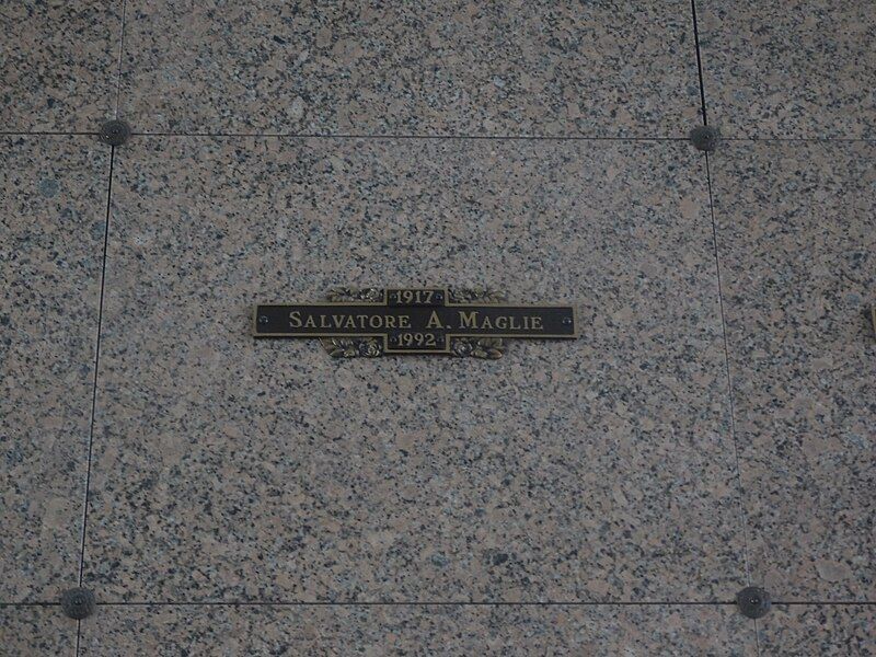 File:Sal Maglie grave.jpg