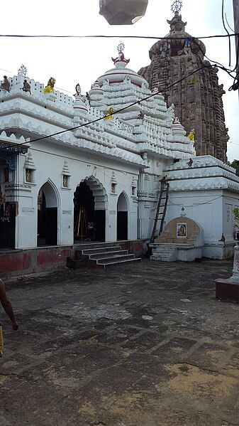 File:Satyabadi gopinath temple.jpg