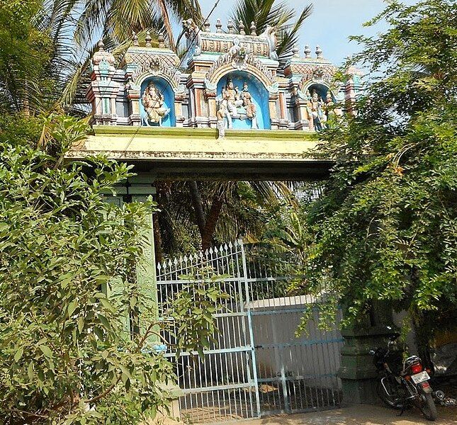 File:Senganur Satyagireeswar Temple.JPG