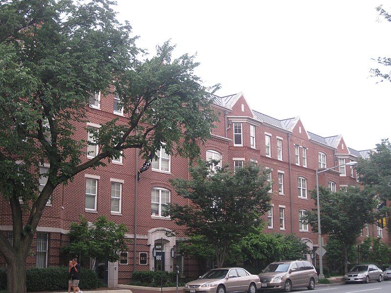 File:Townhouse Row GWU.JPG