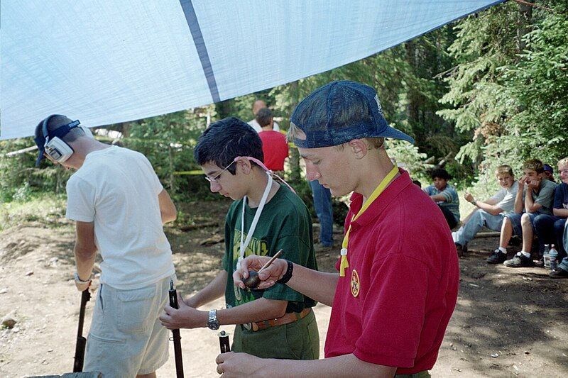 File:VarsityScoutsBlackpowderShooting2004.jpg