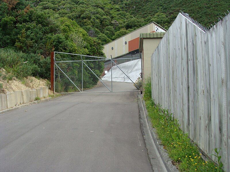 File:Wainuiomata Tunnel 02.JPG