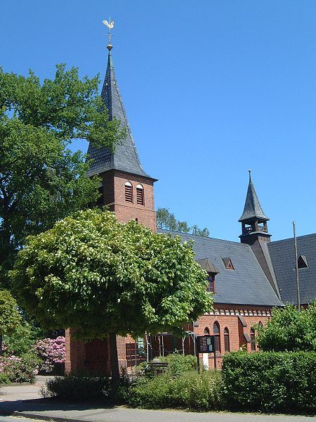 File:Aukrug kirchturm.JPG