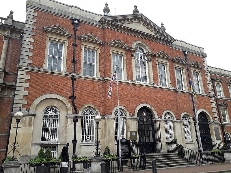 File:Aylesbury Crown Court.jpg