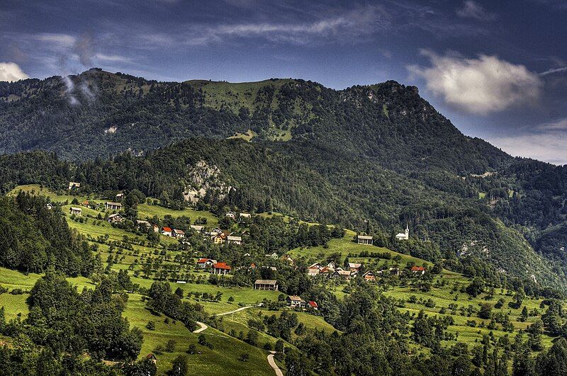 File:Cerkno - Labinje.jpg