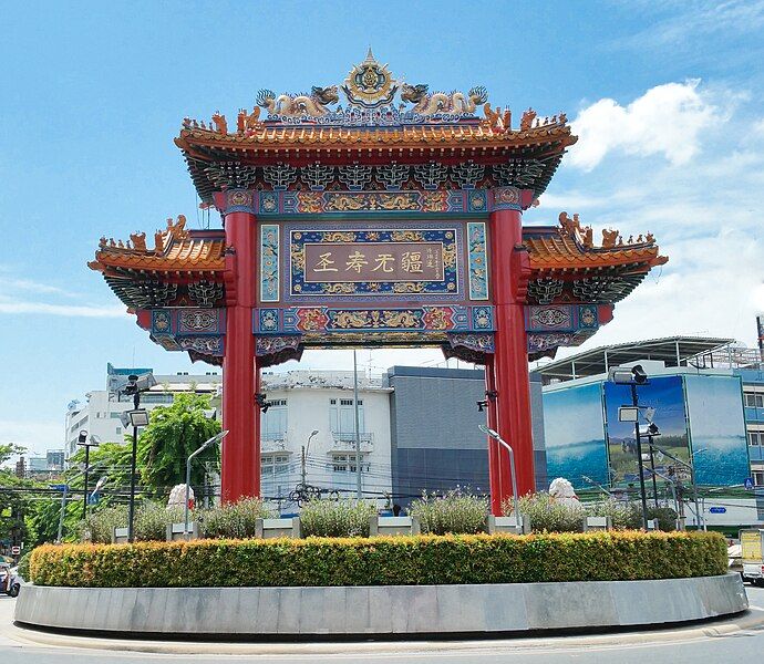 File:Chinatown Gate, Bangkok.jpg