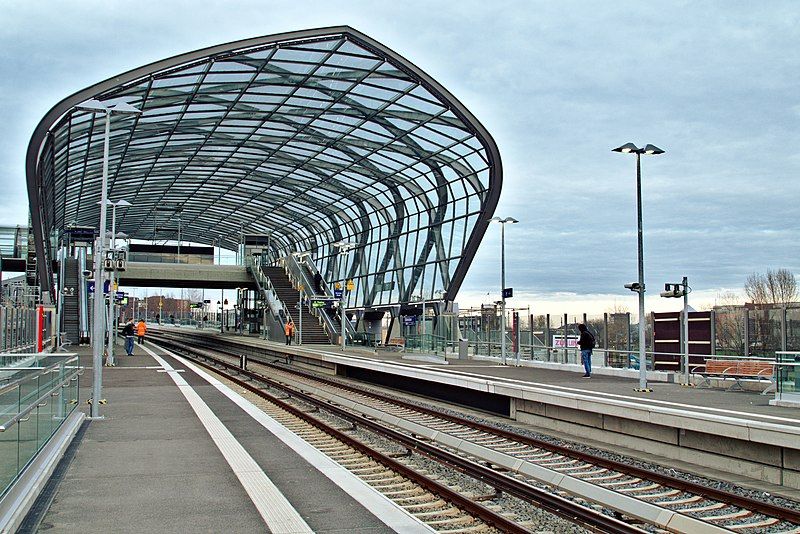 File:Elbbrücken S-Bahn Hamburg.jpg