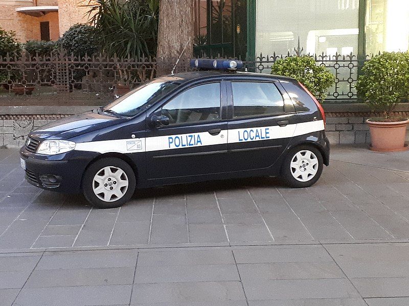 File:Fiat Punto, Venezia.jpg