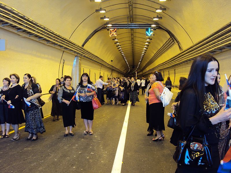 File:Gimry tunnel 3.jpg