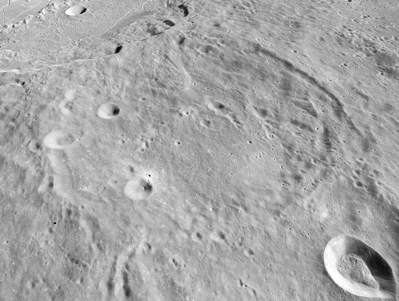 File:Hecateus crater AS15-M-2514.jpg