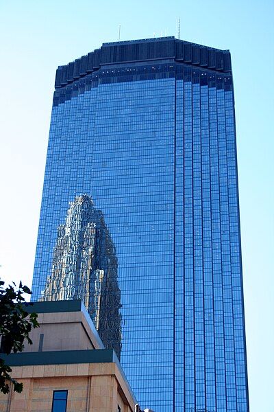 File:IDS Center-Minneapolis-2005-09-27.jpg