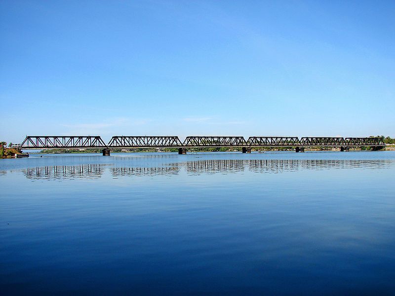 File:Kallady Bridge Batticaloa.jpg