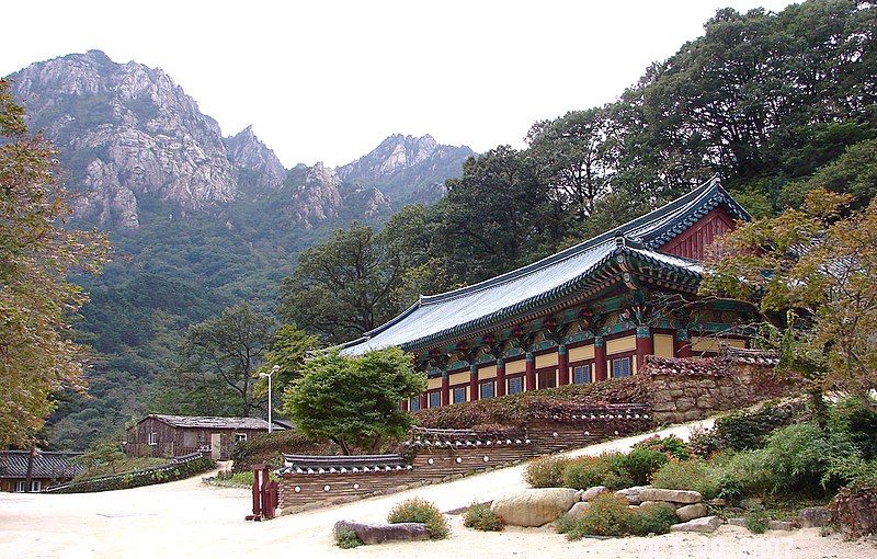 File:Korea-Sinheungsa-02.jpg