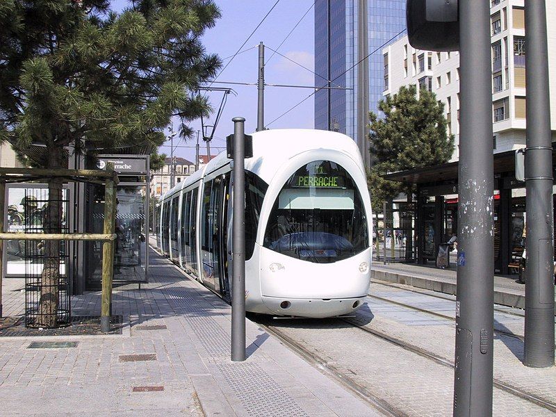 File:Lyon tram perrache.jpg