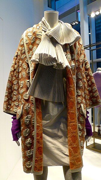 File:Missoni coat 2010.jpg